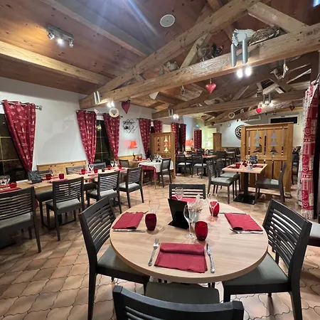 Logis & Restaurant Les Perce-neige 3* Bonnétage