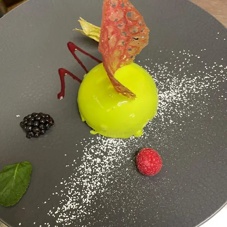 Logis & Restaurant Les Perce-neige מלון