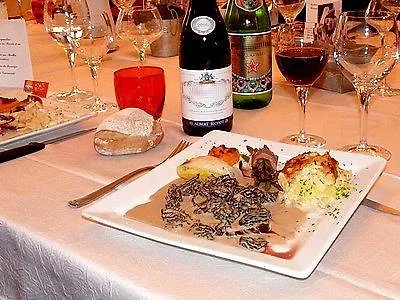 Logis & Restaurant Les Perce-neige מלון Bonnétage