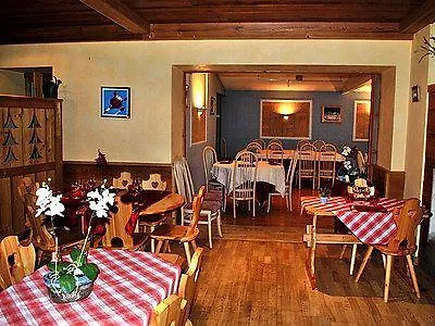 Logis & Restaurant Les Perce-neige מלון Bonnétage